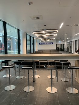 Eingang Wartebereich.jpg