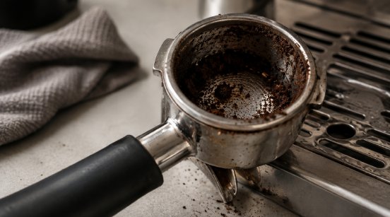 02_Kaffee schmeckt bitter_ Siebträger richtig reinigen.jpg