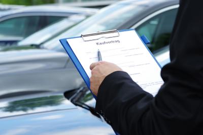 JurBuy: Autokäufe gezielt absichern / Bild: © Wellnhofer Designs Fotolia.com
