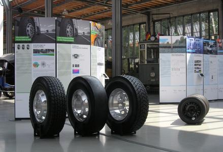 Die Ausstellung „Leiser Straßenverkehr“ wurde im Sommer 2014 erstmals im Verkehrszentrum des Deutschen Museums in München präsentiert (Bild: Guido Rosemann, BASt)