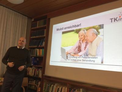 Michael Neske von der EDV-Firma TK-Med stellt ein System zur digitalen Kommunikation für den möglichen Einsatz im Netzwerk vor