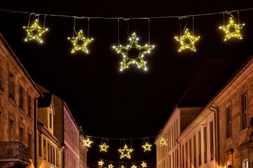 Weihnachtsbeleuchtung in der Erlanger Fußgängerzone (c) ETM Florian Trykowski.jpg