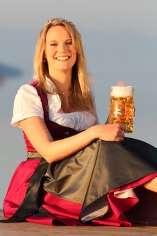 Bayerische-Bierkoenigin-2015-2016-Marlene-Speck.jpg