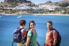 Aktivurlaub mit Abstand: Bei vielen Wanderreisen (hier Rhodos) haben Wikinger-Gruppen kleine Hotels ganz oder fast für sich allein