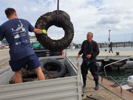 FÜR-MEER-LEBEN-Autoreifen.jpg