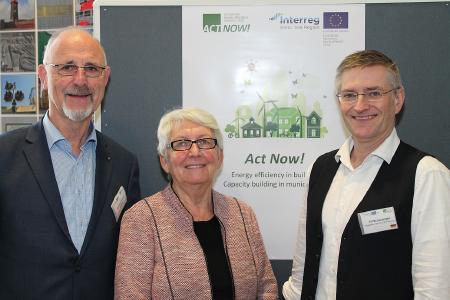 „Act Now!“ - Bremerhaven koordiniert EU-Projekt. v.r.n.l. im Bild: Projektleiter Till Scherzinger, Klimastadtbüro Bremerhaven, Brigitte Lückert, Stadtverordnetenvorsteherin Bremerhaven, und Moderator des Meetings Prof. Dr. Meinhard Schulz-Baldes