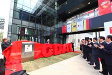 Prof. Ye Gaoxiang, Präsident der Zhejiang University, Prof. Dr. Joachim Litz (Mitte), Vizepräsident der FH Lübeck und Prof. Dr. Hanno Kirsch (links), Präsident der FH Westküste bei der Eröffnungszeremonie mit Gästen