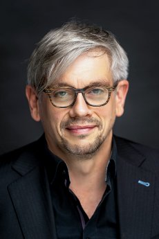 Matthias Tretter_Souverän_hoch Foto Enrico Meyer.jpg