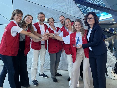 humedica-Team bei Bayerischem Engagiert-Preis.JPG