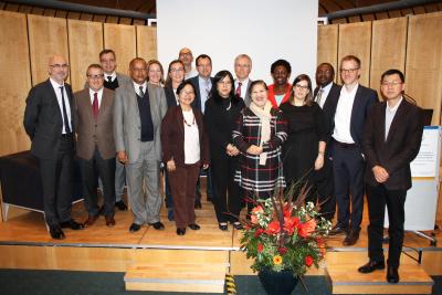 Das IDC-Team Afrika und Südostasien traf sich auf der Jubiläumskonferenz zum Austausch mit den Vertreterinnen und Vertretern des DAAD, der HRK und den Kolleginnen und Kollegen der Universität des Saarlandes und der Universität Alicante in Spanien, die seit einigen Jahren den IDC Lateinamerika anbieten / Foto: Hochschule Osnabrück