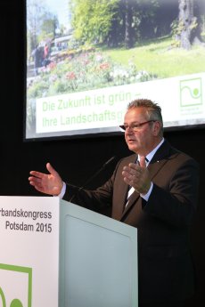 BGL-Präsident August Forster auf dem Verbandskongress in Potsdam.jpg