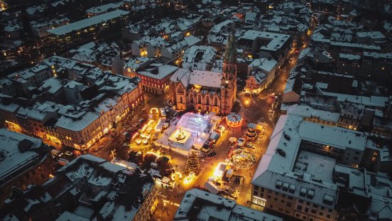 Meininger Weihnachtszauber_mit_Eisbahn_Drohne _Foto Meiningen GmbH.jpg