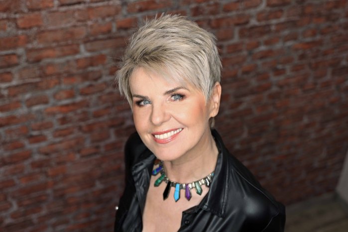 Pressefoto_Linda_Feller_klein (1).JPG