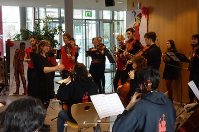 Stadtstreicher bedanken sich mit Konzert bei Landenberger Schülern(Foto: Annett Olbrich)