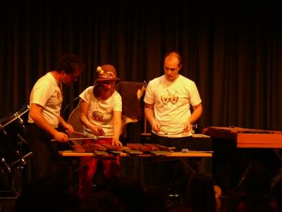 Anatol, der Trommeltroll - Kinderkonzert von mini.musik mit der Familie der Schlaginstrumente