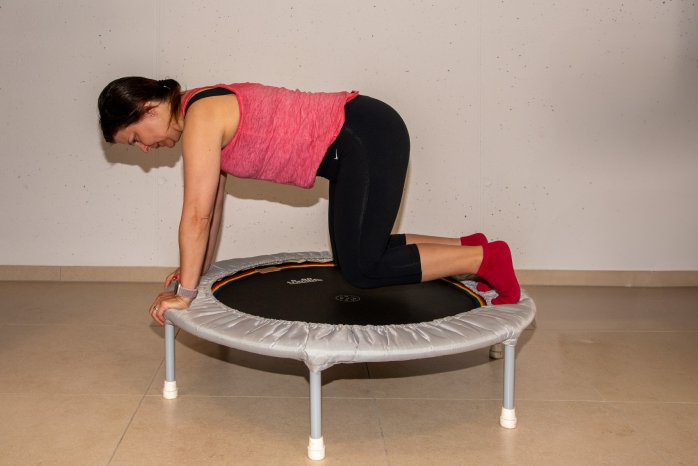 Bild1-Übung_Balance-Swing_4-Füßler Bauch.jpg