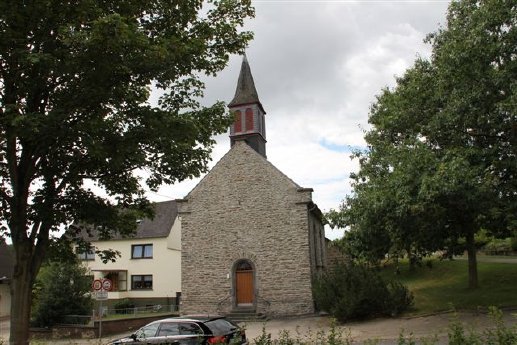 Laurentiuskapelle Möntenich.JPG