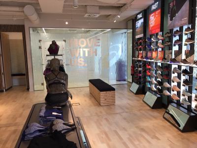 ASICS startet mit Brand Store in Österreich und setzt die Einführung des neuen Globalen Retail-Konzepts fort