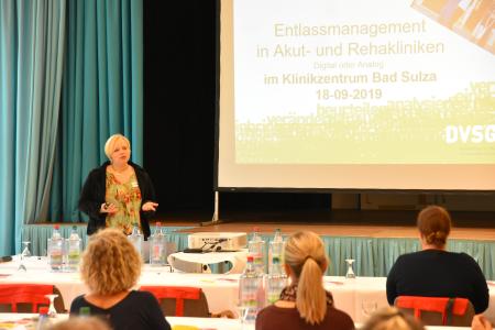 Cindy Stoklossa beim Vortrag / © Toskanaworld