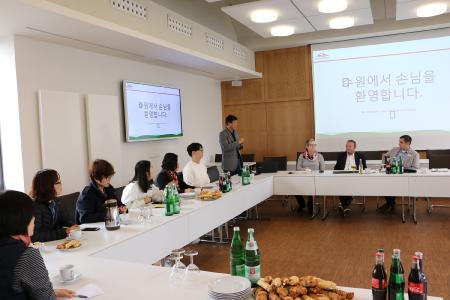 Wie funktioniert das Sozialsystem? Wer bezahlt die Pflege? - Koreaner zu Gast / Foto: Gaby Richter