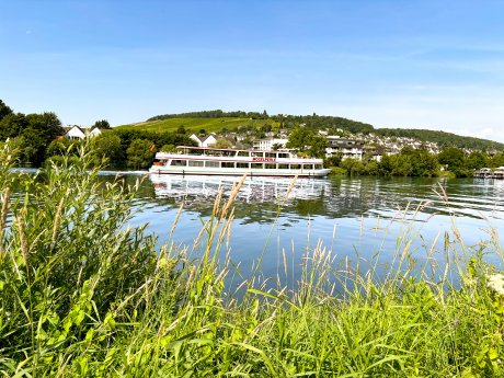 Freizeit_Mosel_Schiff_Sommer_Bernkastel-Kues.jpg