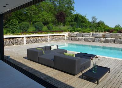 Erholung auf Outdoor Loungemöbeln