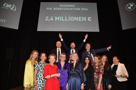 PIN Benefizauktion 2024_Ergebnisverkündung_PIN Vorstand und Museumsdirektoren.jpg