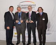 v.l.n.r.: Laudator, bayerischer CIO und Finanzstaatssekretär Franz Josef Pschierer, Franz-Reinhard Habbel, Gewinner des Kommunikations Awards und Sprecher des Deutschen Städte- und Gemeindebundes, IT-Direktor im Bundesinnenministerium Martin Schallbruch (eGovernment Leadership Award) und Manfred Klein, Redaktionsleiter eGovernment Computing