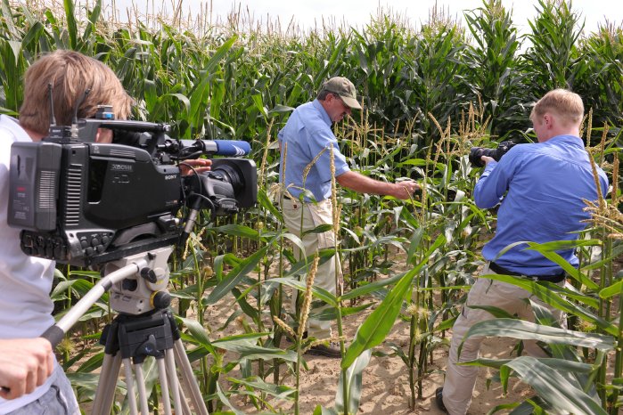 AgenturSputnikdrehtImagefilmfürFarmSaatAG_1.jpg