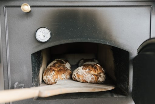 Brot Holzbackofen.jpg