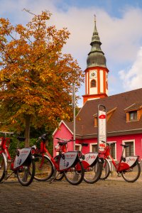 Aus der Probestation in Hochdorf ist inzwischen eine feste Frelo-Station geworden. An zahlreichen weiteren Stationen verlief die Testphase positiv. Weitere Probestationen werden deshalb in feste Stationen umgewandelt / Bild: Freiburger Verkehrs AG