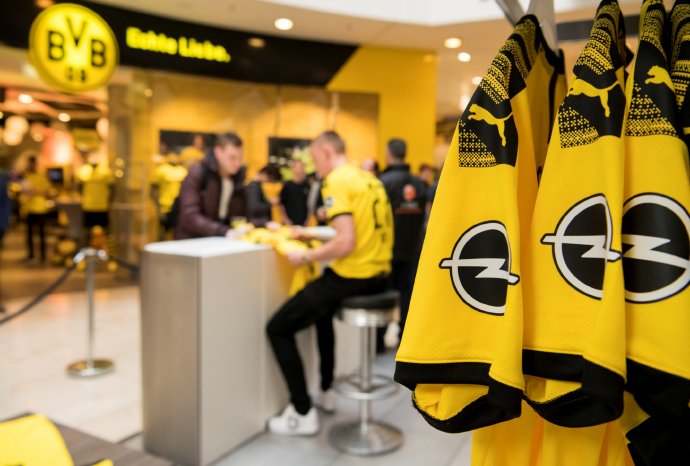 BVB-Home-Shirt-Opel-Logo-506793.PNG