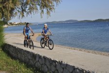 Italien, Slowenien, Kroatien: Auf der Drei-Länder-Tour von Venedig nach Poreč radeln Individualurlaber entlang der Adriaküste (Foto), nach Friaul-Julisch Venetien und Istrien