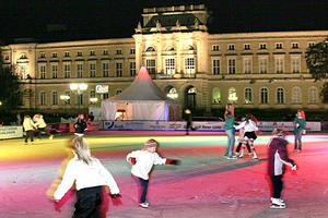 karlsruhe_eislaufen_vor_dem_schloss_medium.jpg