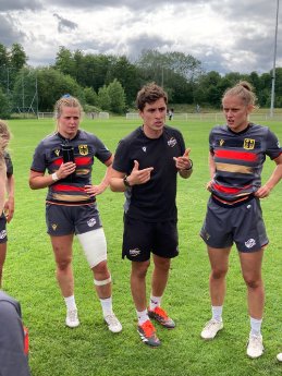 Frauen-Bundestrainer Curtis Bradford erklärt.jpeg