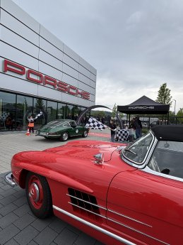Zeieleinlauf beim Porschezentrum Karlsruhe.JPG