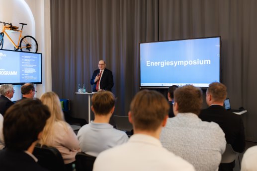 Bild_Staatssekretär_Matthias_Wunderling-Weilbier_hielt die diesjährige_Keynote_zum_Energiesympos.jpg