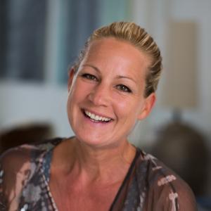 Künstlerin Sabine Zimmermann studierte Kunsttherapie und lebt seit 2016 in Paris