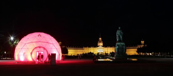 1 Der EFFEKTE-Dome auf dem Schlossvorplatz.jpg