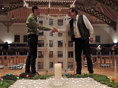 Holistika Geschäftsführer Oliver Drewes (links) und Filmproduzent René Vögtli (rechts) auf dem Reiki Festival im Oktober 2017.
