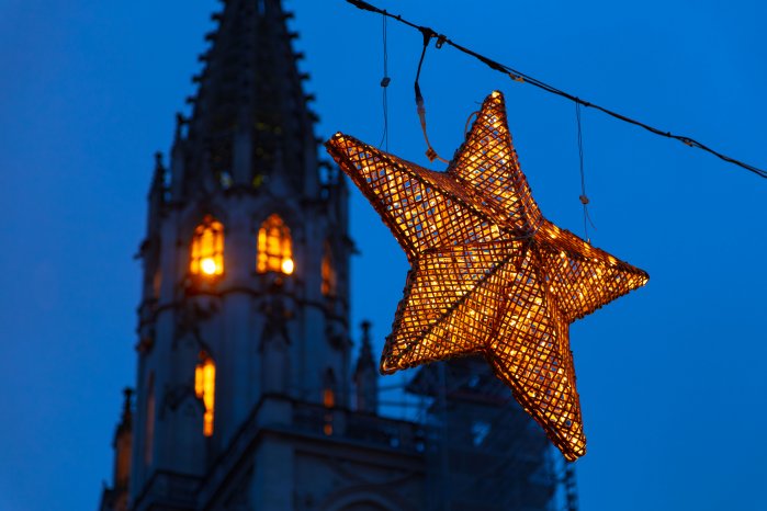 Konstanz-Muenster-Weihnachtsbeleuchtung-Stern-Abend-03_Copyright_MTK-Achim-Mende.jpg