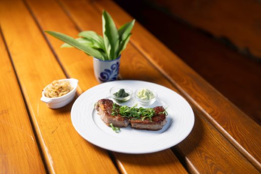 web_Oberharmersbach_Rumpsteak mit Bärlauch-Butter im Zuwälder Stüble  (c) Fichtner_Schwarzw.jpg