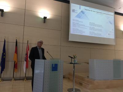 Oberbürgermeister Jochen Partsch bei der Begrüßung