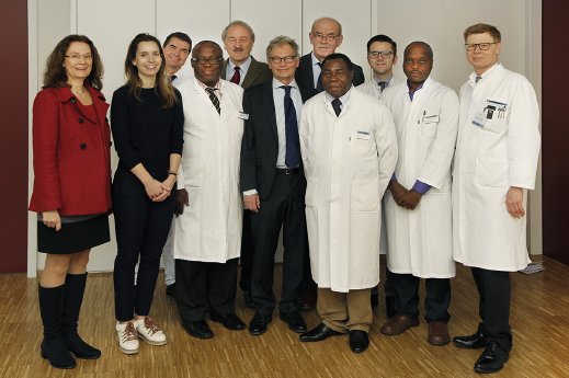 Delegation aus Ghana am Klinikum rechts der Isar.jpg