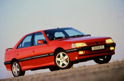 Der PEUGEOT 405 T16 war in den 90er-Jahren das Hochleistungsmodell der Löwenmarke.