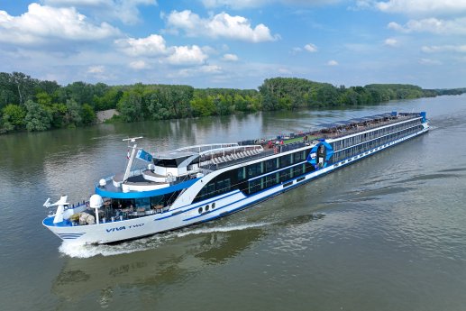 VIVA TWO danube river_02.jpg