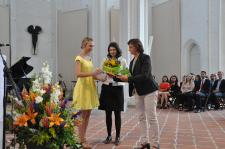 Preisträgerin Kyra Bollmeyer (links), Prof. Dr. Monique Janneck (Mitte), FH Lübeck und Soroptimist Präsidentin Dr. Rosemarie Pulz bei der Preisverleihung