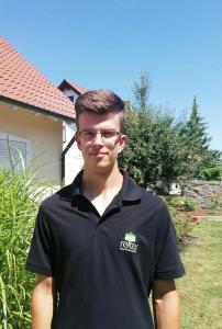Foto (Garten Reiter GmbH): Michael Schmidt, Auszubildender bei Garten Reiter, erzielte die zweitbesten Noten bei den Landschaftsgärtner-Abschlussprüfungen in Schwaben.