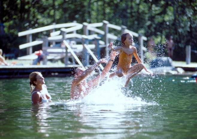 familie mountain beach.jpg