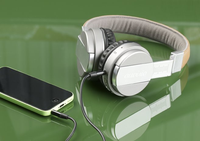 ZX-1572_9_auvisio_Faltbares_On-Ear-Bluetooth-Headset_OHS-120.fm_mit_Steuertasten_und_Radio.jpg